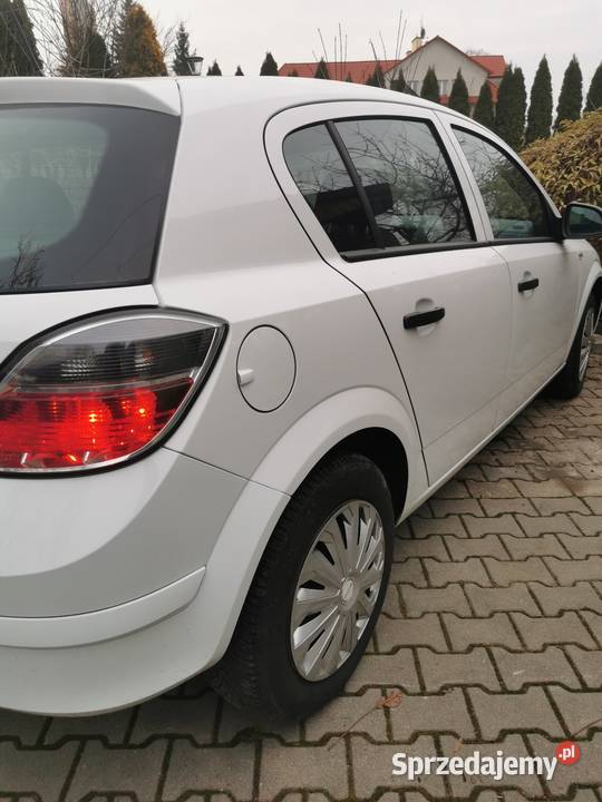 Opel Astra H 14 benzyna