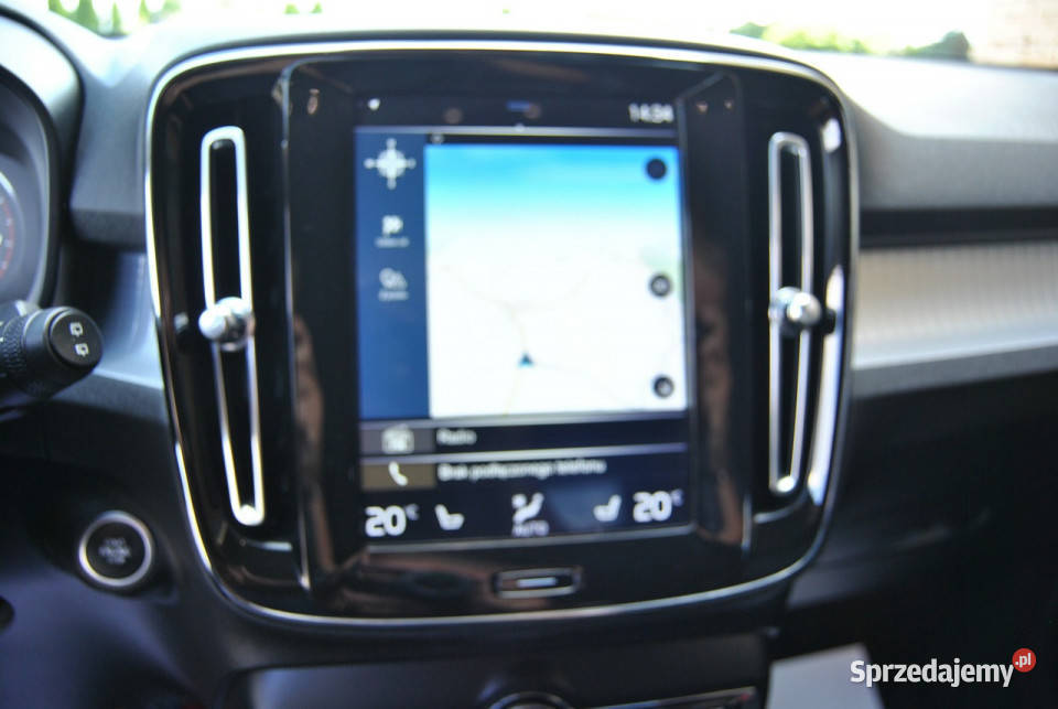 Volvo XC 40 niski udokumentowany przebieg NAVI aluminiowe felgi