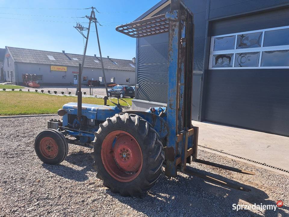 Ciągnik Fordson z widlakiem Piecewo sprzedam