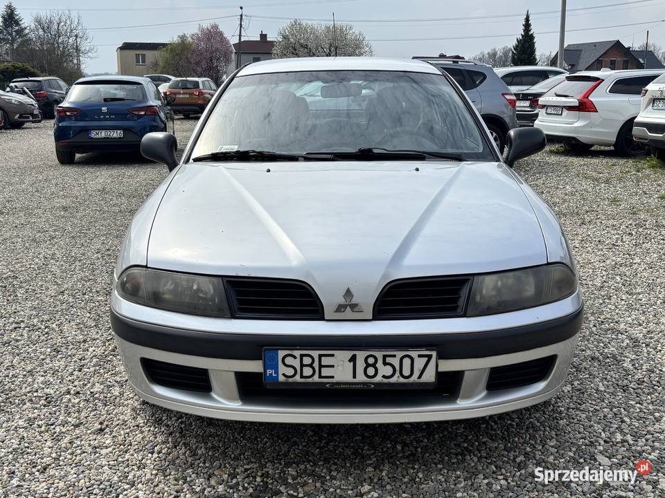 Mitsubishi Carisma srebrny Paniówki