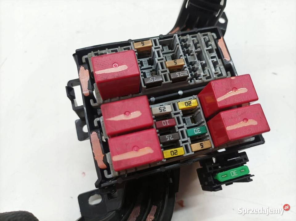 SKRZYNKA BEZPIECZNIKÓW 13 B HYB Alfa Romeo sprzedam