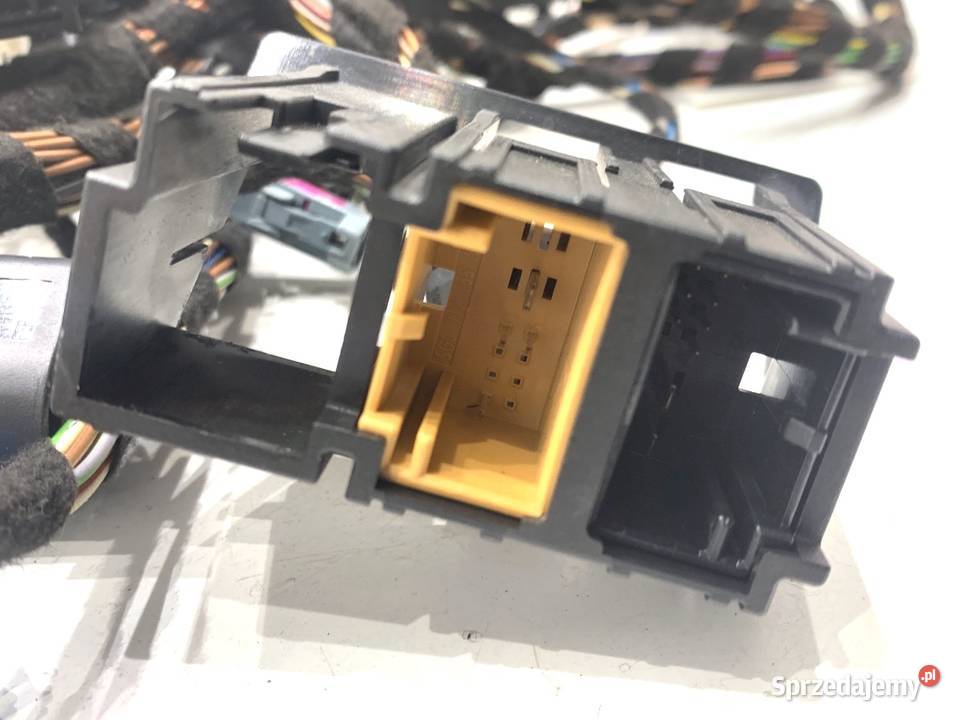 WIĄZKA KLAPY BAGAŻNIKA TYŁ VW PASSAT B8 podkarpackie sprzedam