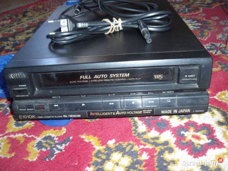 Stary odtwarzacz kaset video AIWA