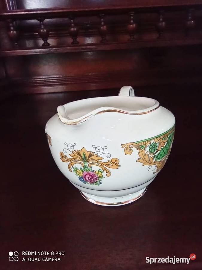 Mlecznik z kwiatami i zieloną dekoracją Vitreous pomorskie