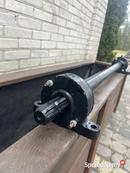 Wał 1 L1090mmdwie końcówki na 6frez Rozrzutnik