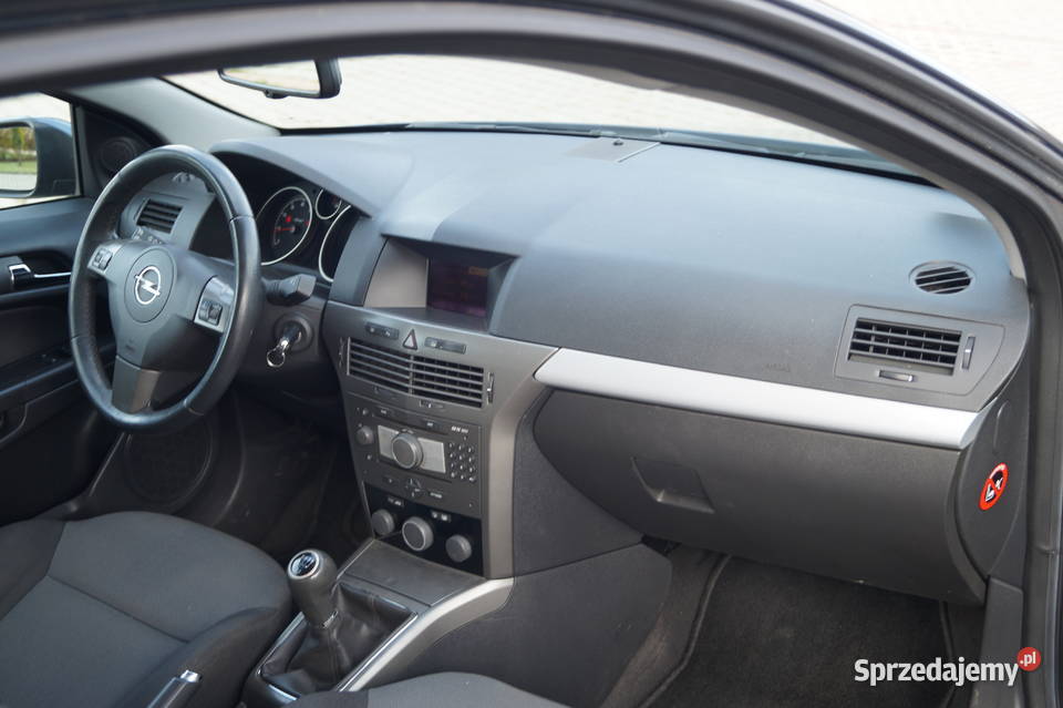 OPEL ASTRA GTC 16 Benzyna stan Bogata wersja Rok produkcji 2006 podkarpackie Rzeszów sprzedam