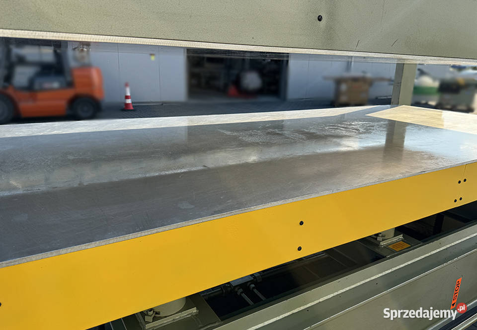 Prasa półkowa hydrauliczna do forniru JOOS typ pomorskie Sierakowska Huta