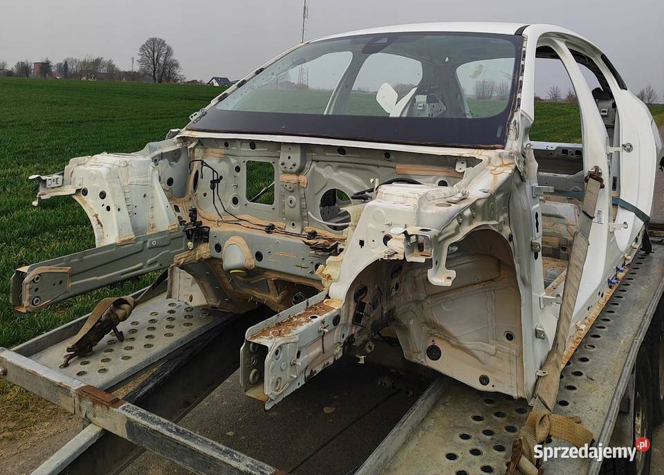 BMW F40 KAROSERIA TYŁ DACH BLOTNIKI PRÓG sprzedam