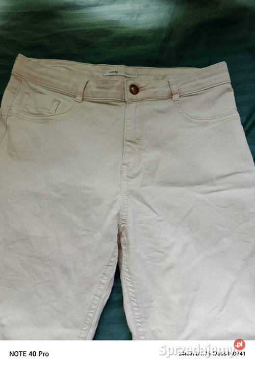 Sinsay Kremowe spodnie jeansoweRozmiar L Spodnie Wejherowo