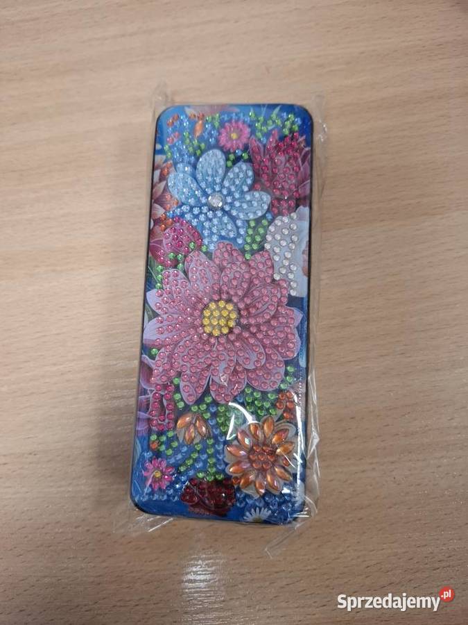 Etui na okulary wyklejane diamencikami Uniseks Warszawa