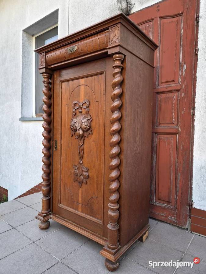 Stara dębowa bieliżniarka Szczecinek