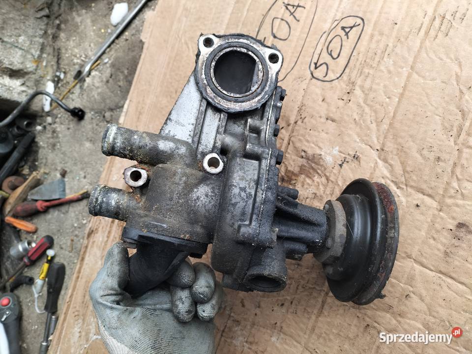 AUDI 80B4 80 B4 19TDI 19 TDI 037121013A POMPA Kamień-Kolonia