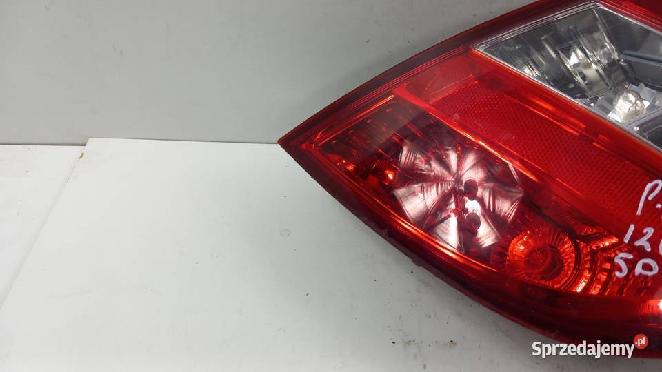 HYUNDAI I20 HB LAMPA TYŁ PRAWA osobowe Światła stop Zbierkowo