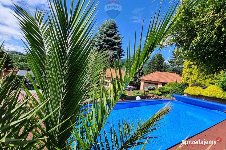 DomWilla z basenem i kortem tenisowym w górach Rok budowy 1937 Dobra sprzedam