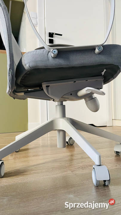 IKEA MARKUS krzesło biurowe jasnoszare one size 70cm