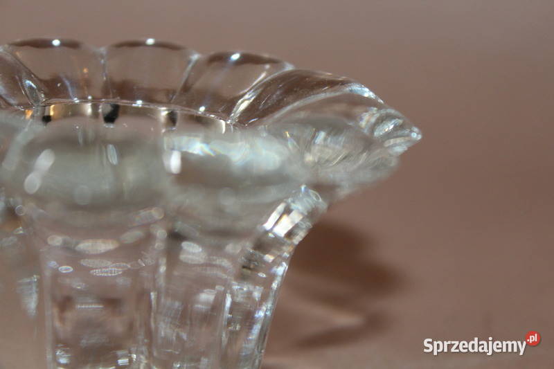 Mały świecznik w kształcie kwiatka 1034 Porcelana i szkło Szczecin sprzedam