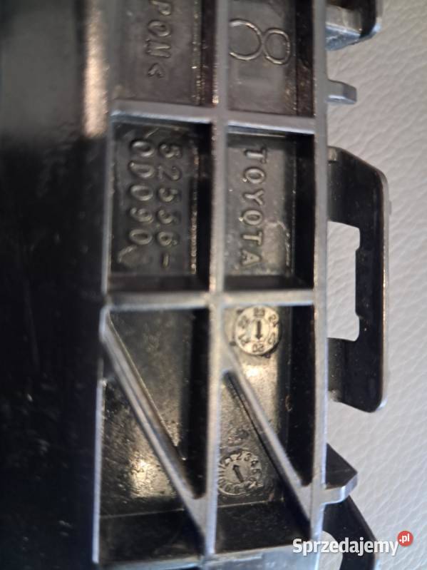 TOYOTA YARIS III 1120 MOCOWANIE ŚLIZG ZDERZAKA osobowe Szynwałd sprzedam