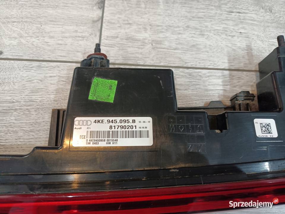 AUDI ETRON 4KE LAMPA KLAPY TYŁ BLENDA ŚRODKOWA osobowe Lampy tylne Przemęt