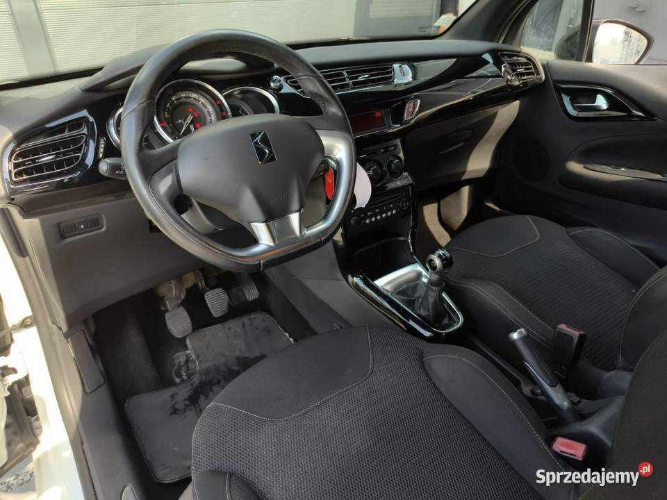 Citroen DS3 BENZYNKA mały przebieg czarny sufit