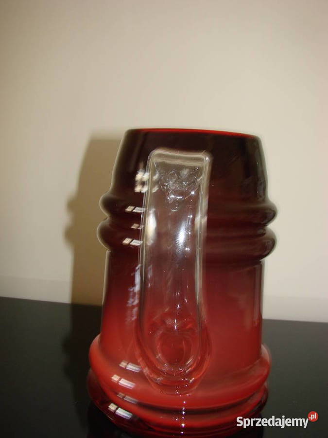 kufel z czerwonego szkła Pruszcz Gdański