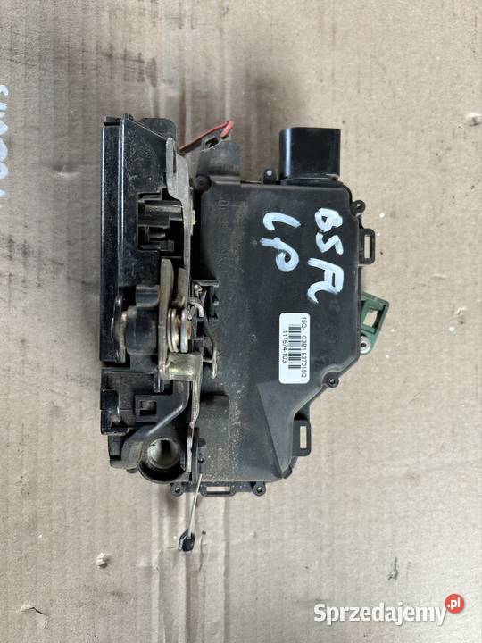 Zamek drzwi lewy przód Passat b5fl 3B1837015Q Grudziądz