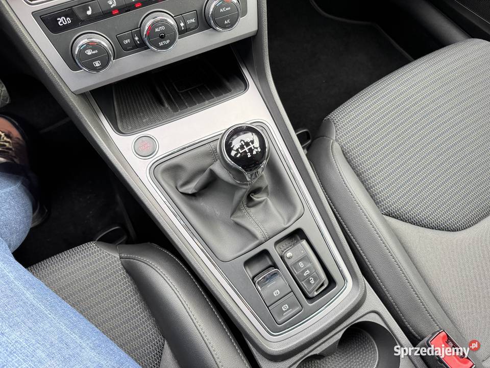 Seat Leon 15 BENZYNA Klimatronik Nawigacja serwisowany w ASO Konin
