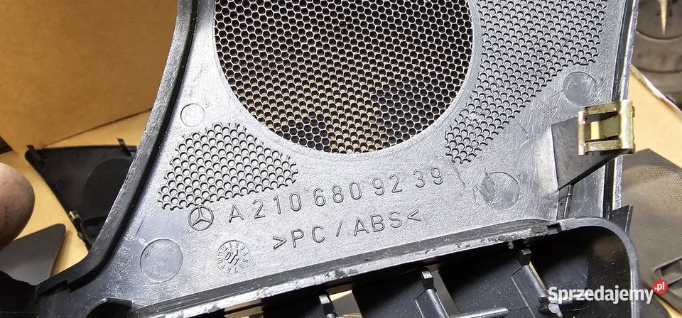 Maskownica prawy lewy przód mercedes w210 Pozostałe