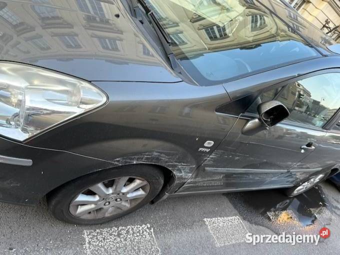 Sprzedam Toyota Verso uszkodzony sprzedam