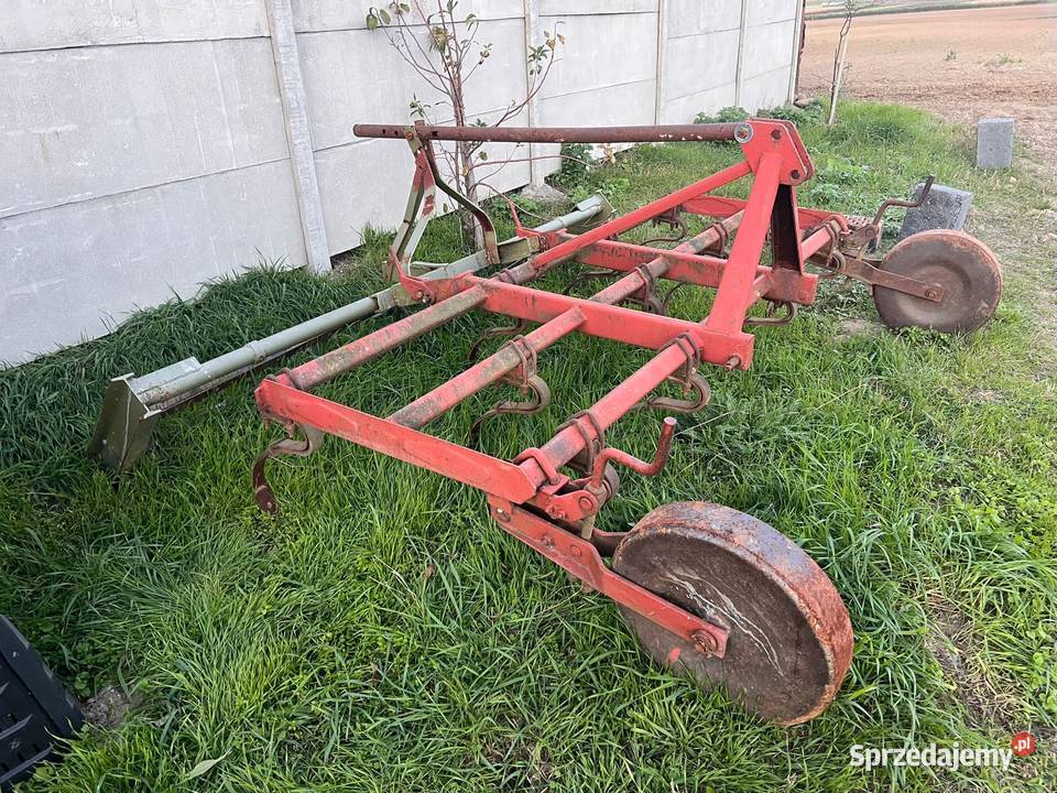 Kultywator z wałem nieuszkodzony Nowa Kuźnia