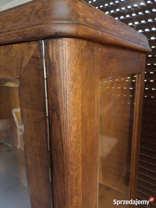 Stara zabytkowa witryna biblioteczka wielkopolskie