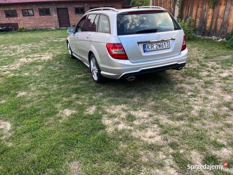 Mercedes C300 4Matic AMG wyposażenie Avantgarde