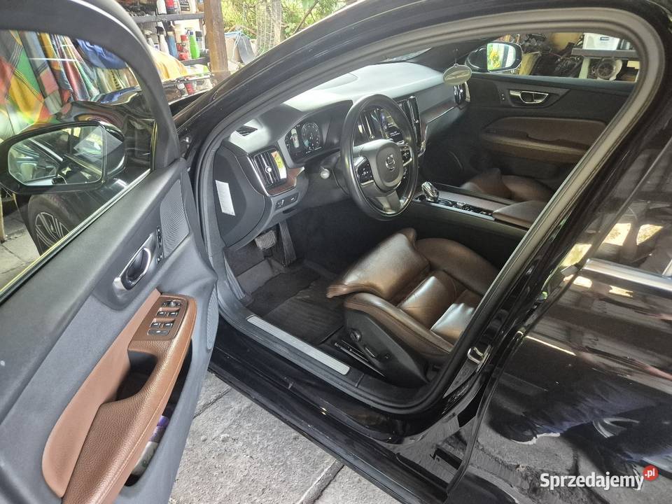 Volvo V60 B3 20 benzyna Mild hybrid automat w