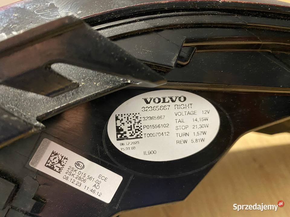 PRAWA LAMPA REFLEKTOR TYŁ LED VOLVO C40 32365667