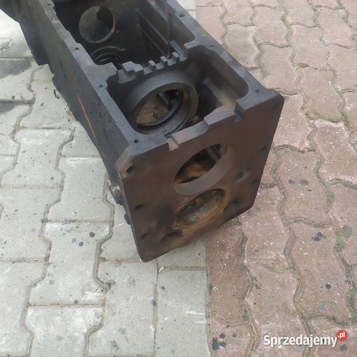 Obudowa skrzyni biegów Ursus C 355 Skrzynia biegów Pniówek