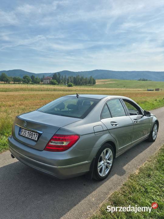 Mercedes C klasa 18 benzyna piękny stan Rok produkcji 2011 Jasło sprzedam