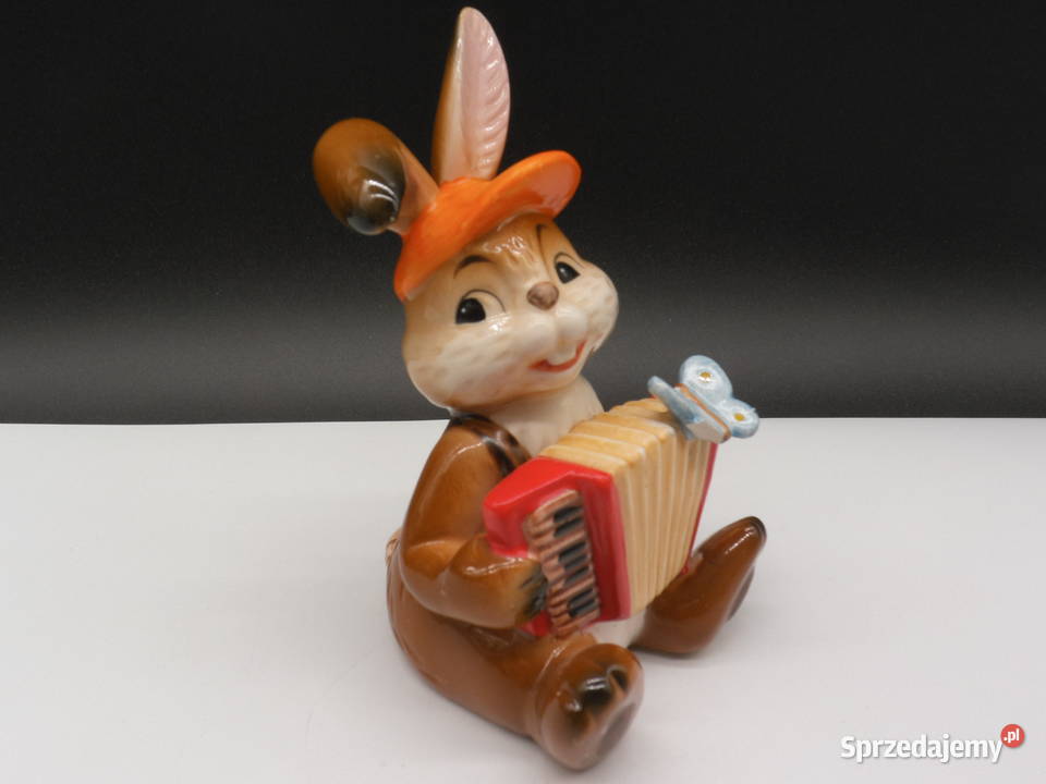 Figurka królika grającego na akordeonie marki Porcelana i szkło Raszków sprzedam