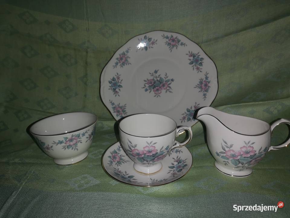 Serwis różowo niebieskie kwiatyColclough Made in Gdańsk