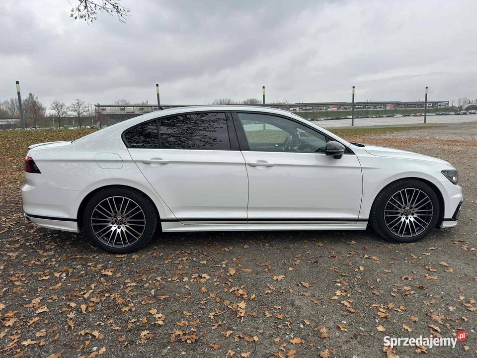 Volkswagen Passat 20182019 Rline 18TSI 180 73477km Passat Warszawa