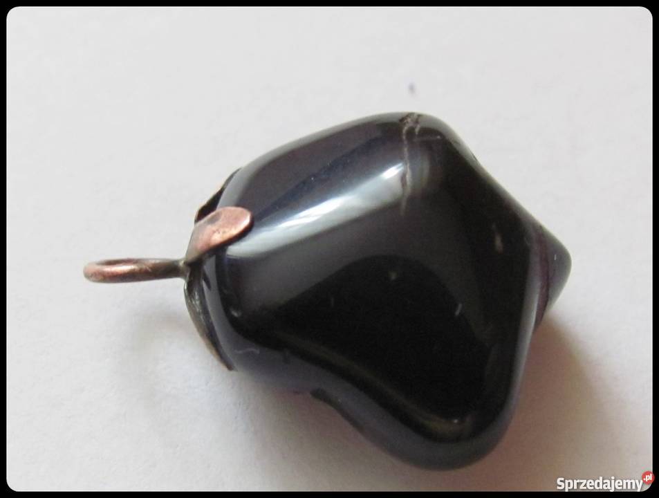 Wisiorek czarny kamień