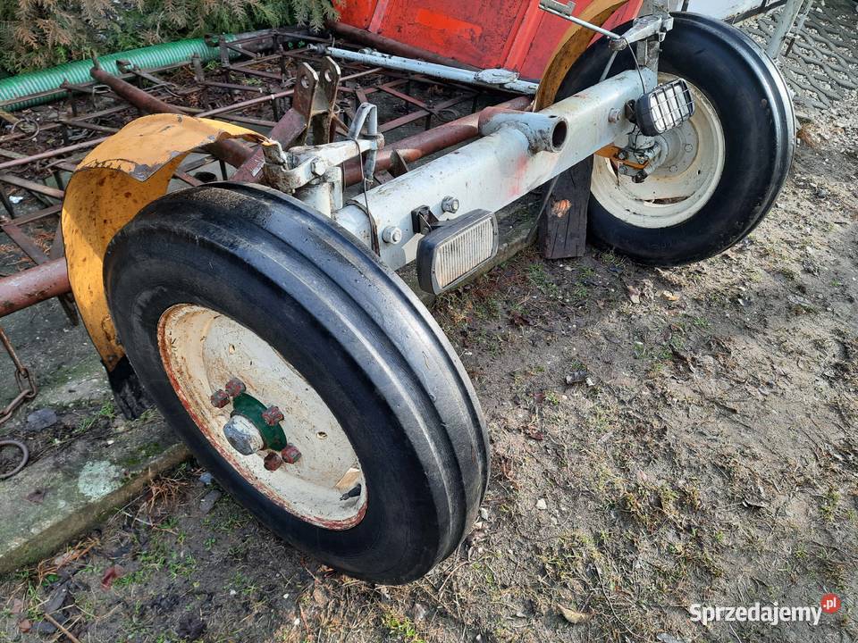 Przednia oś płaska Ursus C330 z kołami Bucze