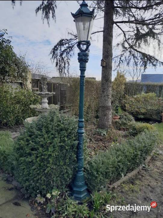 Żeliwna stara pałacowa parkowa lampa latarnia