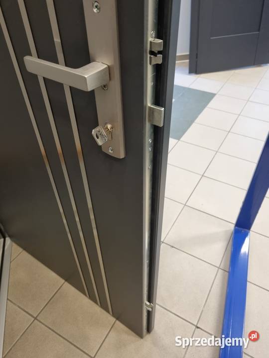 Drzwi zewnętrzne Wikęd do mieszkania 80 P