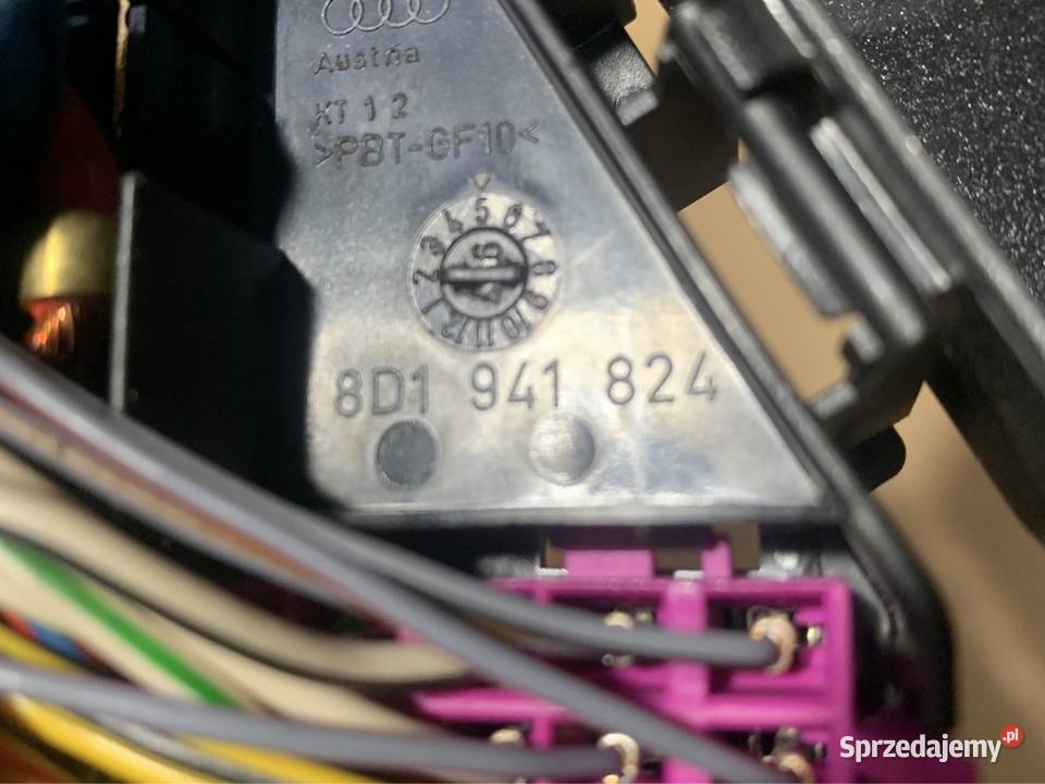 8D1941824 skrzynka bezpieczników audi a3 8L