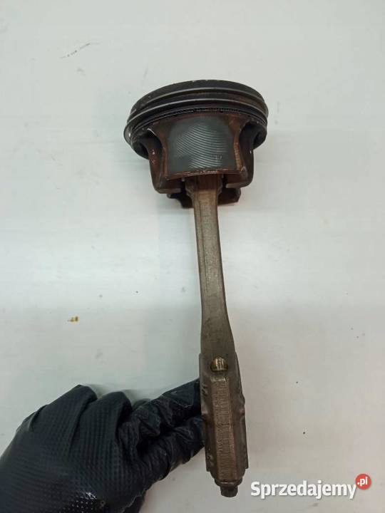 TŁOK KORBOWÓD 82L199 20 TSI TFSI Skoda Superb