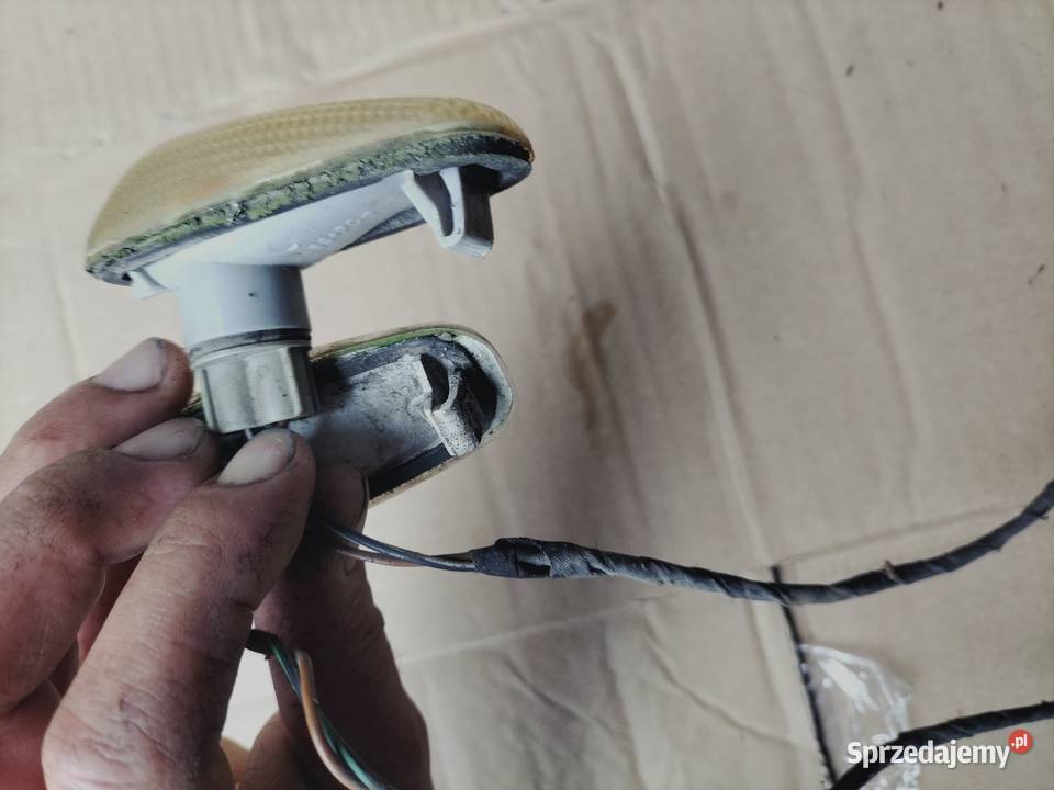 KIERUNKOWSKAZ PRAWY LEWY MERCEDES VITO W638 kierunkowskazy Kamień-Kolonia sprzedam