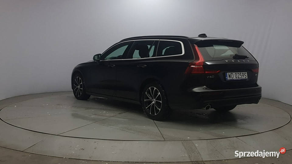 Volvo V60 B4 D Momentum Pro Z Polskiego Salonu serwisowany w ASO Warszawa