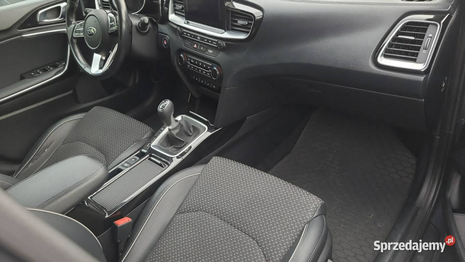 Kia Nowy Ceed Business LineLedGrzane fotele przyciemniane szyby
