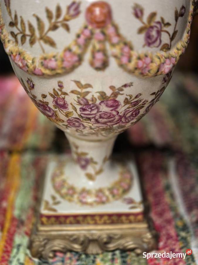 Porcelanowa waza królewska róże mosiądz ACD 118 Wrocław