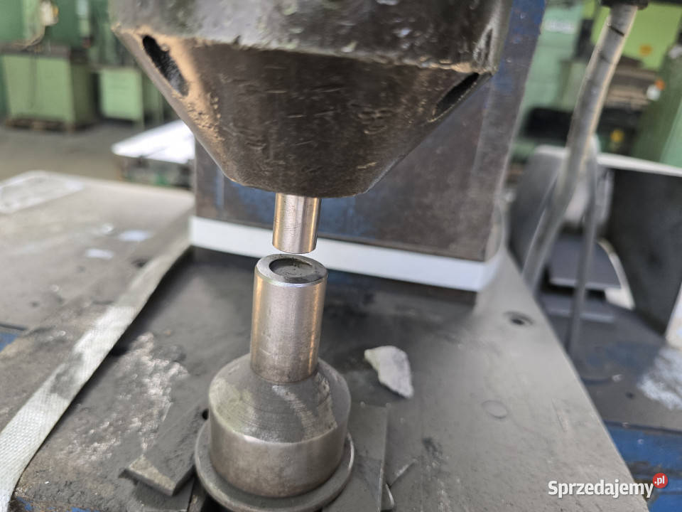 Nitownica radialna TEKOMA 16 nity do 16 mm 22 Trkusów