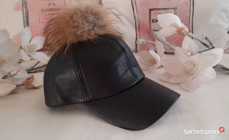 czapka czarna damska z daszkiem pompon jenot Nakrycia głowy Galanteria i dodatki Warszawa